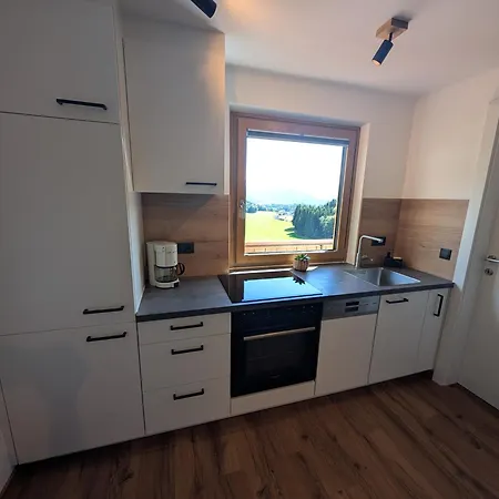 Am Bauernhof, Seeblick, Bergpanorama *