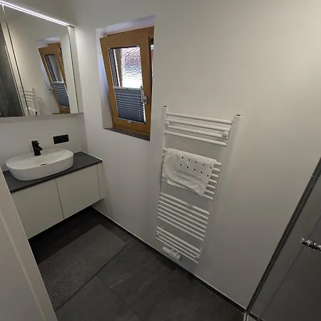 Am Bauernhof, Seeblick, Bergpanorama