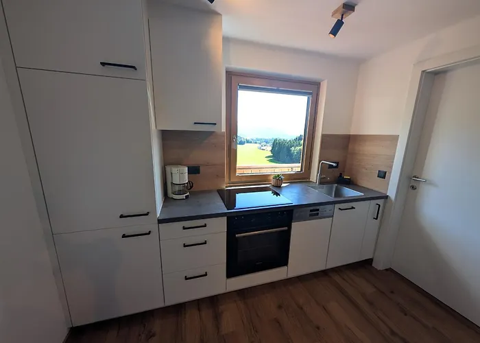 Am Bauernhof, Seeblick, Bergpanorama *