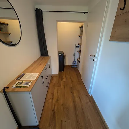 Am Bauernhof, Seeblick, Bergpanorama *