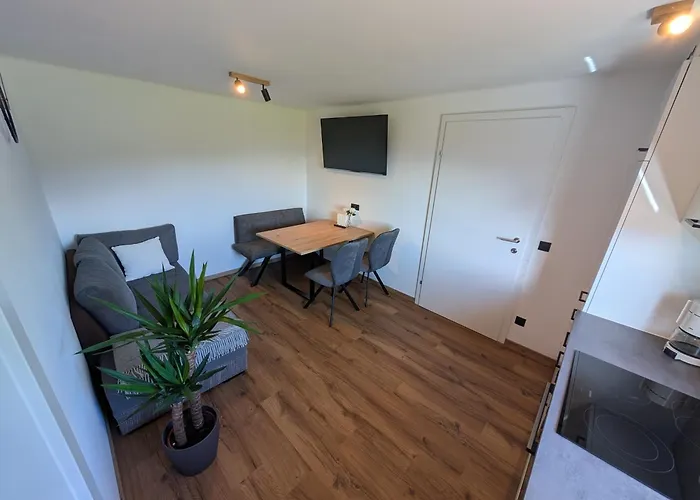 Am Bauernhof, Seeblick, Bergpanorama