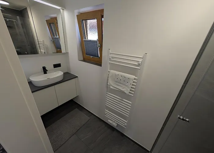 Am Bauernhof, Seeblick, Bergpanorama